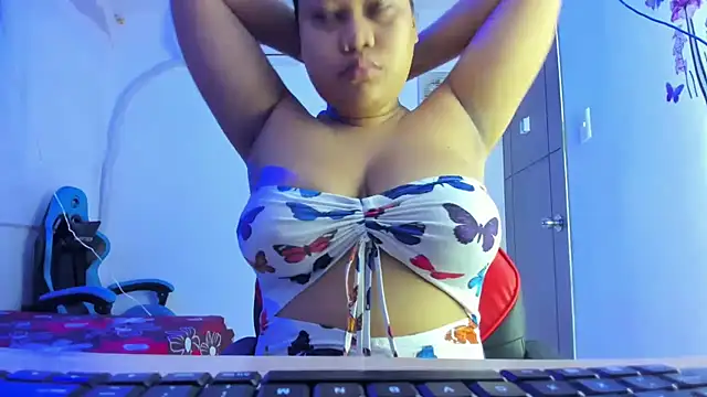 Lunastar02 online show from February 2026 07:21:02 PM