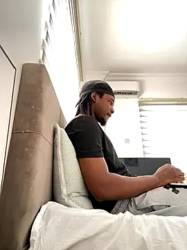 Snapshot of finefinance chatting on November 2025 06:27:02 AM finefinance online show from November 2025 06:27:02 AM