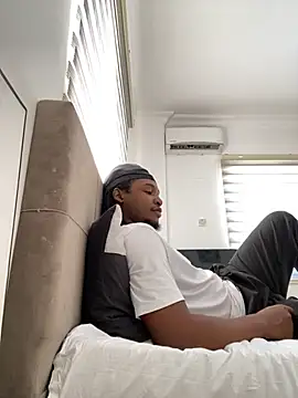 Snapshot of finefinance chatting on October 2025 06:32:01 AM finefinance online show from October 2025 06:32:01 AM