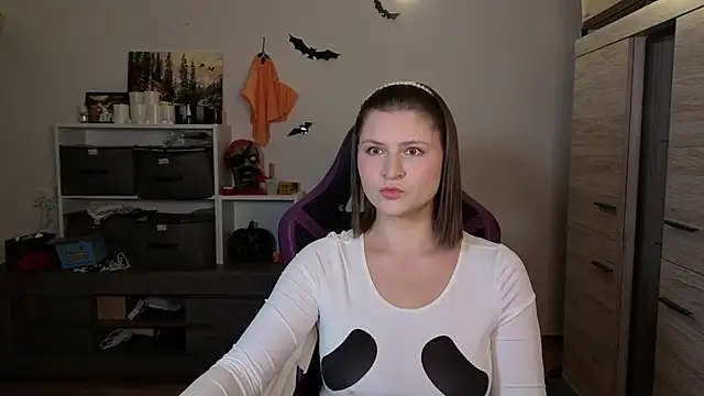 TinniAngel online show from October 2025 06:15:01 PM