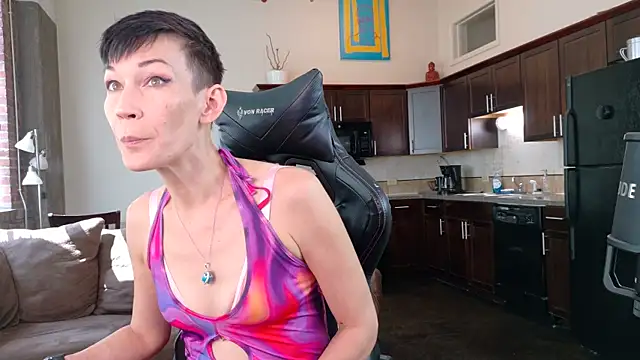 EveEnigma online show from September 2025 06:40:01 PM