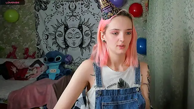 Snapshot of Cutie_Adelia chatting on December 2024 10:34:02 AM Cutie Adelia online show from December 2024 10:34:02 AM