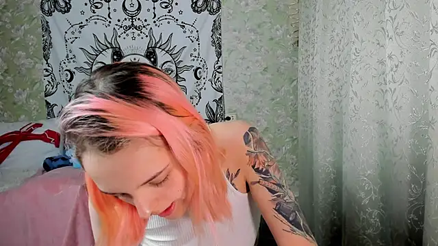 Snapshot of Cutie_Adelia chatting on January 2025 04:01:01 PM Cutie Adelia online show from January 2025 04:01:01 PM