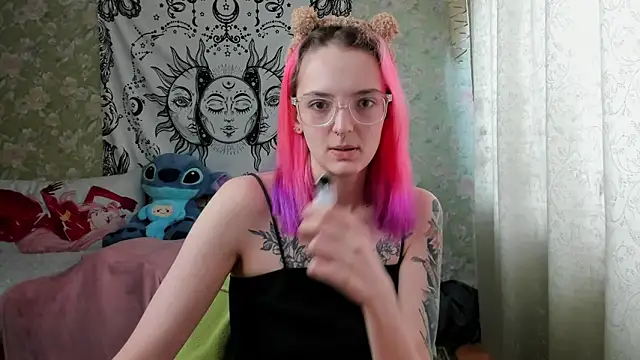 Snapshot of Cutie_Adelia chatting on February 2025 07:37:02 AM Cutie Adelia online show from February 2025 07:37:02 AM