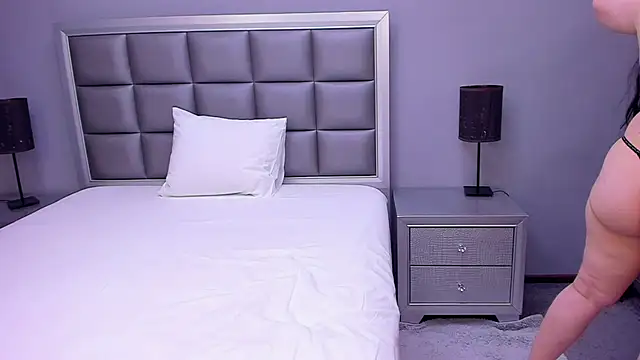 Snapshot of HellennSweet chatting on November 2025 05:00:02 AM HellennSweet online show from November 2025 05:00:02 AM