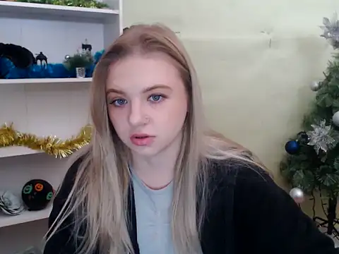 Snapshot of CrazyGloria chatting on December 2024 06:05:01 AM CrazyGloria online show from December 2024 06:05:01 AM