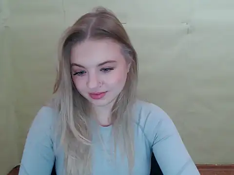 Snapshot of CrazyGloria chatting on December 2024 06:05:02 AM CrazyGloria online show from December 2024 06:05:02 AM