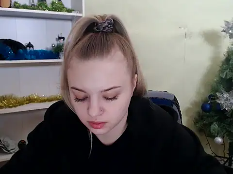 Snapshot of CrazyGloria chatting on January 2025 06:23:02 AM CrazyGloria online show from January 2025 06:23:02 AM