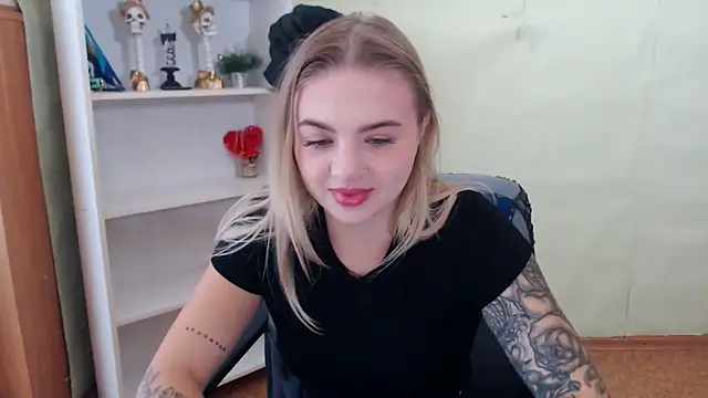 Snapshot of CrazyGloria chatting on September 2025 05:33:01 AM CrazyGloria online show from September 2025 05:33:01 AM