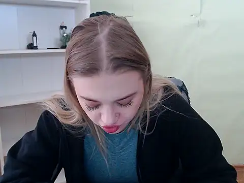 Snapshot of CrazyGloria chatting on February 2025 06:28:01 AM CrazyGloria online show from February 2025 06:28:01 AM
