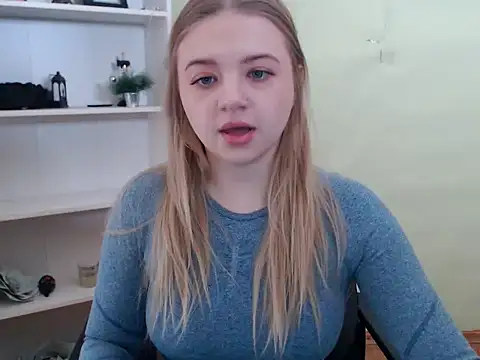 Snapshot of CrazyGloria chatting on February 2025 06:22:02 AM CrazyGloria online show from February 2025 06:22:02 AM