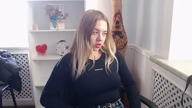 Snapshot of CrazyGloria chatting on October 2025 05:31:02 AM CrazyGloria online show from October 2025 05:31:02 AM
