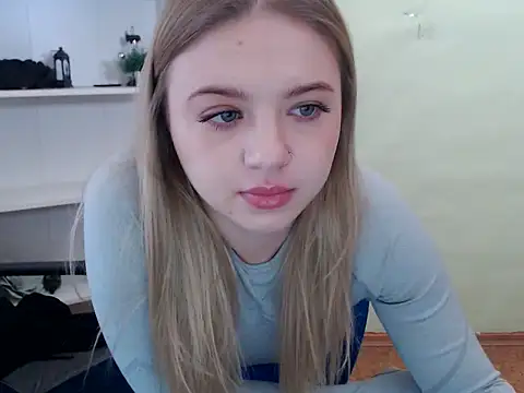 Snapshot of CrazyGloria chatting on February 2025 06:14:01 AM CrazyGloria online show from February 2025 06:14:01 AM