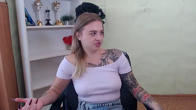 Snapshot of CrazyGloria chatting on September 2025 05:34:02 AM CrazyGloria online show from September 2025 05:34:02 AM
