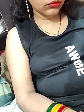 Snapshot of Diya_143 chatting on April 2026 06:54:01 PM Diya 143 online show from April 2026 06:54:01 PM