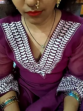 Snapshot of Diya_143 chatting on May 2026 07:28:01 AM Diya 143 online show from May 2026 07:28:01 AM