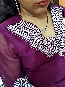 Snapshot of Diya_143 chatting on May 2026 06:33:02 PM Diya 143 online show from May 2026 06:33:02 PM