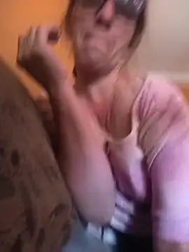 Dettybitch40 online show from May 2026 04:17:02 PM