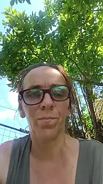 Snapshot of Dettybitch40 chatting on June 2026 12:44:02 PM Dettybitch40 online show from June 2026 12:44:02 PM