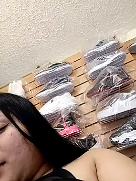 Arisha34 online show from November 2025 06:44:02 PM