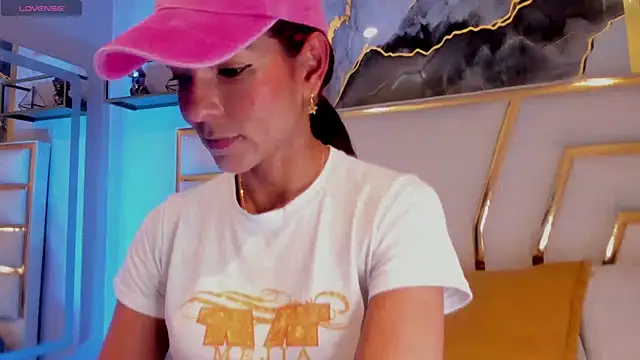 HannaPetit online show from April 2026 07:04:02 PM