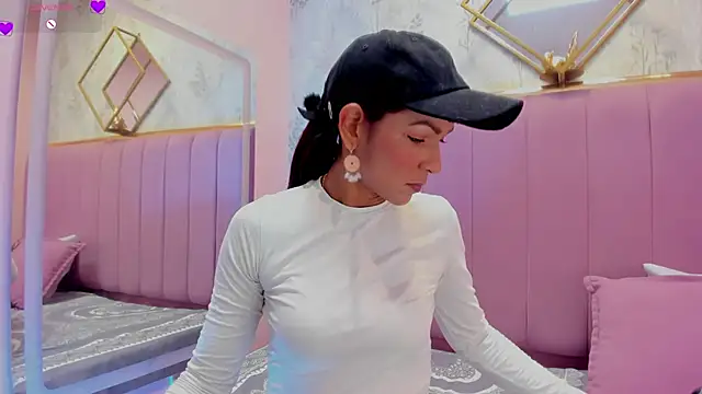 HannaPetit online show from April 2026 07:18:01 PM