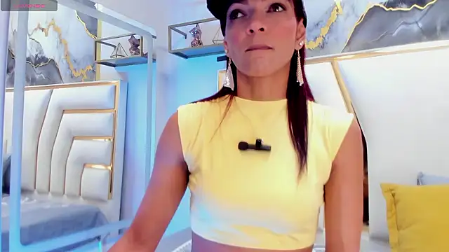 HannaPetit online show from February 2026 07:00:02 PM