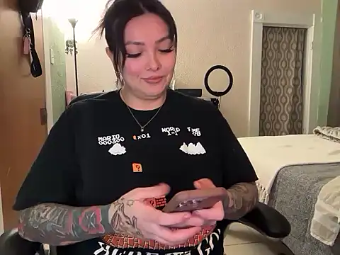 nativepumpkin95 online show from October 2025 01:59:01 AM