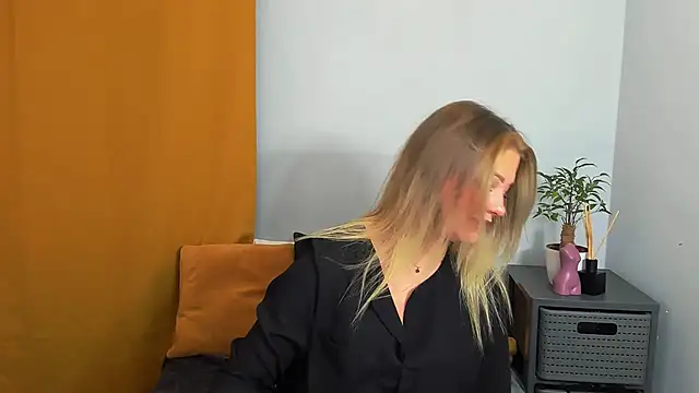 LilyBlondee online show from March 2025 08:37:02 PM