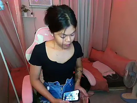 Snapshot of young_salsalita chatting on September 2025 05:15:01 PM young salsalita online show from September 2025 05:15:01 PM