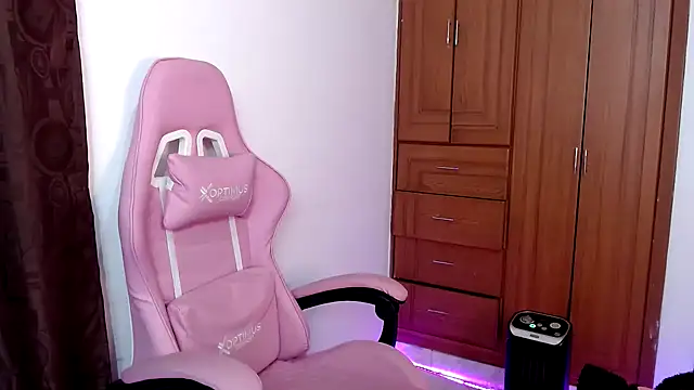 Snapshot of tastymeli chatting on December 2024 03:55:02 AM tastymeli online show from December 2024 03:55:02 AM