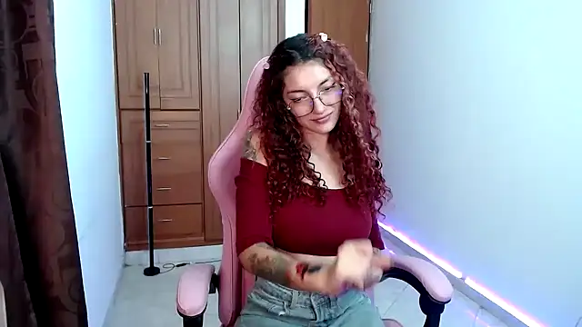 Snapshot of tastymeli chatting on January 2025 02:19:02 AM tastymeli online show from January 2025 02:19:02 AM