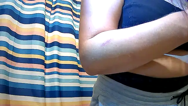 bootiebby online show from April 2026 09:04:01 PM