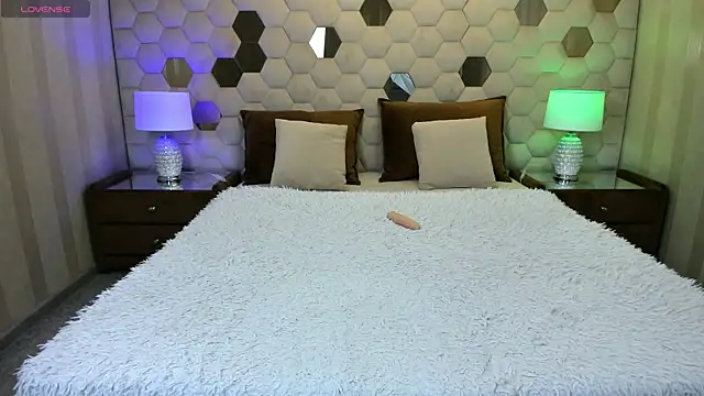 XLindaMilfX online show from May 2026 06:27:02 AM