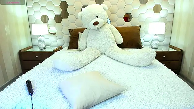 XLindaMilfX online show from April 2026 07:20:02 AM