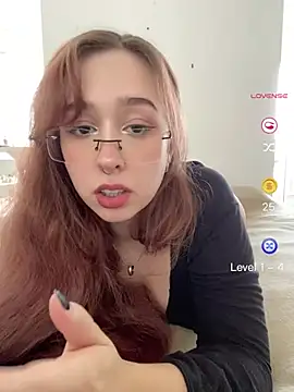 tsuki chan on online show from June 2026 06:18:02 PM