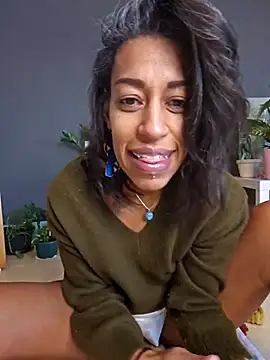 Snapshot of Goldenlace chatting on February 2026 11:06:02 AM Goldenlace online show from February 2026 11:06:02 AM