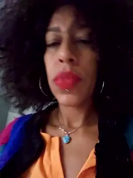 Snapshot of Goldenlace chatting on December 2025 01:15:01 PM Goldenlace online show from December 2025 01:15:01 PM