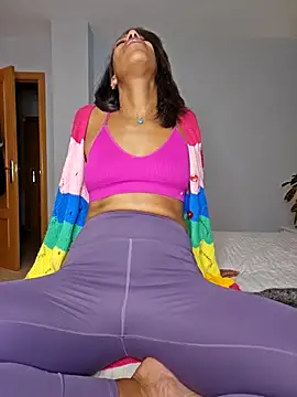 Goldenlace online show from November 2025 06:02:01 PM