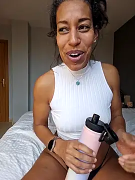 Snapshot of Goldenlace chatting on February 2026 01:11:02 PM Goldenlace online show from February 2026 01:11:02 PM