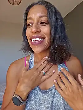 Goldenlace online show from November 2025 02:10:01 PM