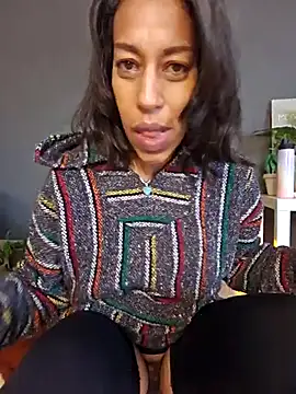 Snapshot of Goldenlace chatting on February 2026 09:39:02 AM Goldenlace online show from February 2026 09:39:02 AM