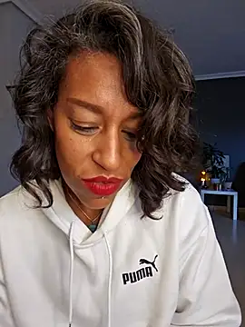 Goldenlace online show from December 2025 11:31:01 AM