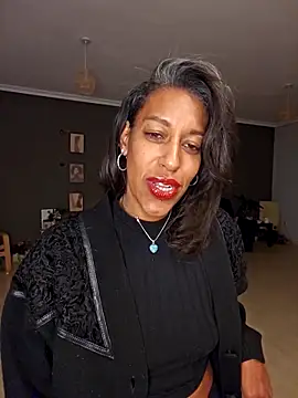 Goldenlace online show from November 2025 08:57:01 PM