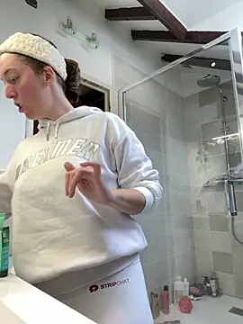 Snapshot of Daisy_Michto_Officiel chatting on February 2025 10:08:02 AM Daisy Michto Officiel online show from February 2025 10:08:02 AM