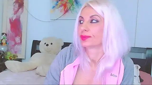 HoneyLara online show from November 2025 09:08:01 PM