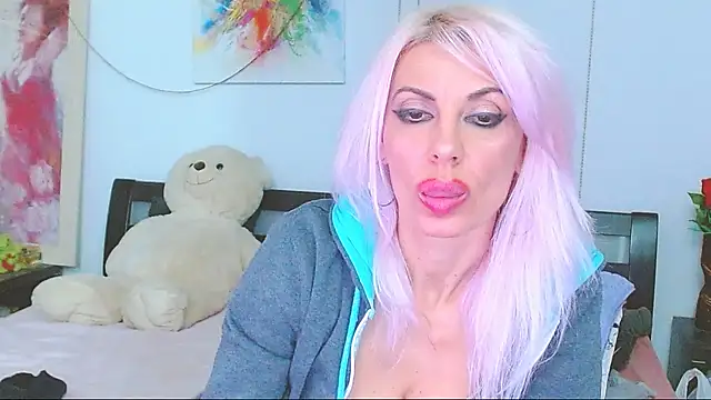 HoneyLara online show from December 2025 08:52:01 PM