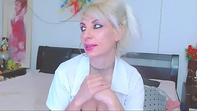 HoneyLara online show from June 2026 07:57:02 PM