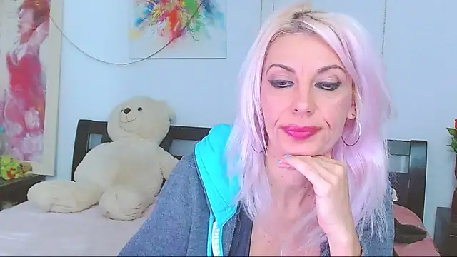 HoneyLara online show from December 2025 11:27:02 PM