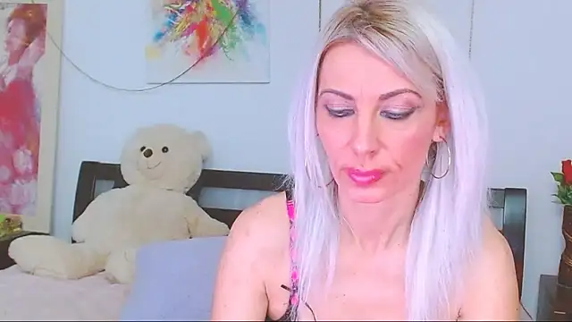 HoneyLara online show from February 2026 07:31:01 AM